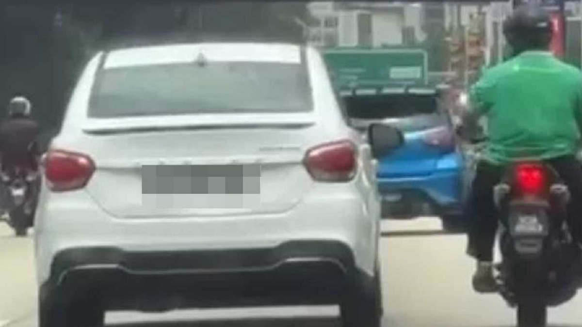 Man arrested after hurling stone at car during roadside altercation on KL-Seremban Expressway