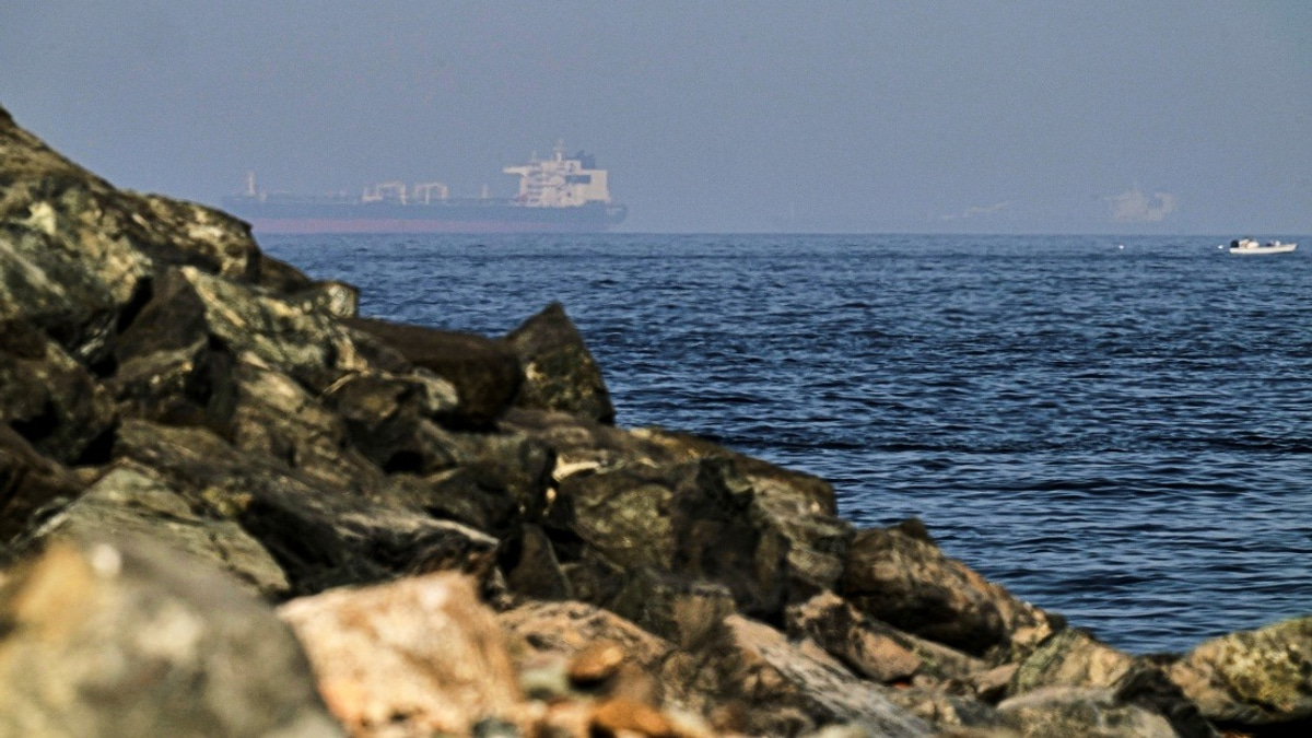 Iran and Oman Establish Temporary Shipping Corridor Through Strait of Hormuz