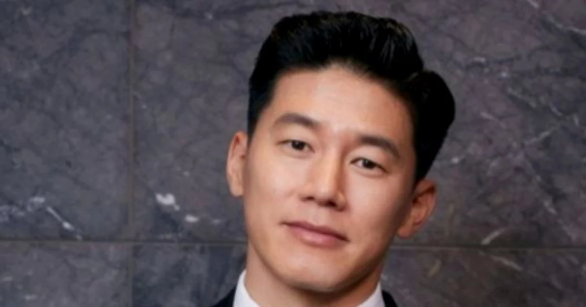 From Extreme Poverty to Stardom: How South Korean Actor Kim Mu Yeol Survived on RM500 Yearly