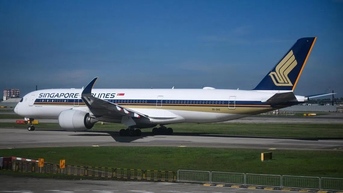 Singapore Airlines and Cathay Pacific cancel flights as Typhoon Noul closes in on Hong Kong and southern China