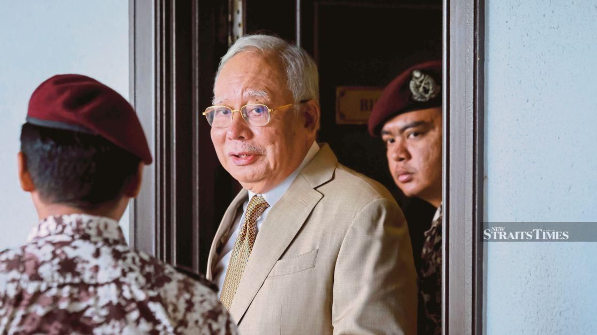 Bar Council's Challenge to Najib's Sentence Reduction Highlights Busy Week in Malaysian Courts