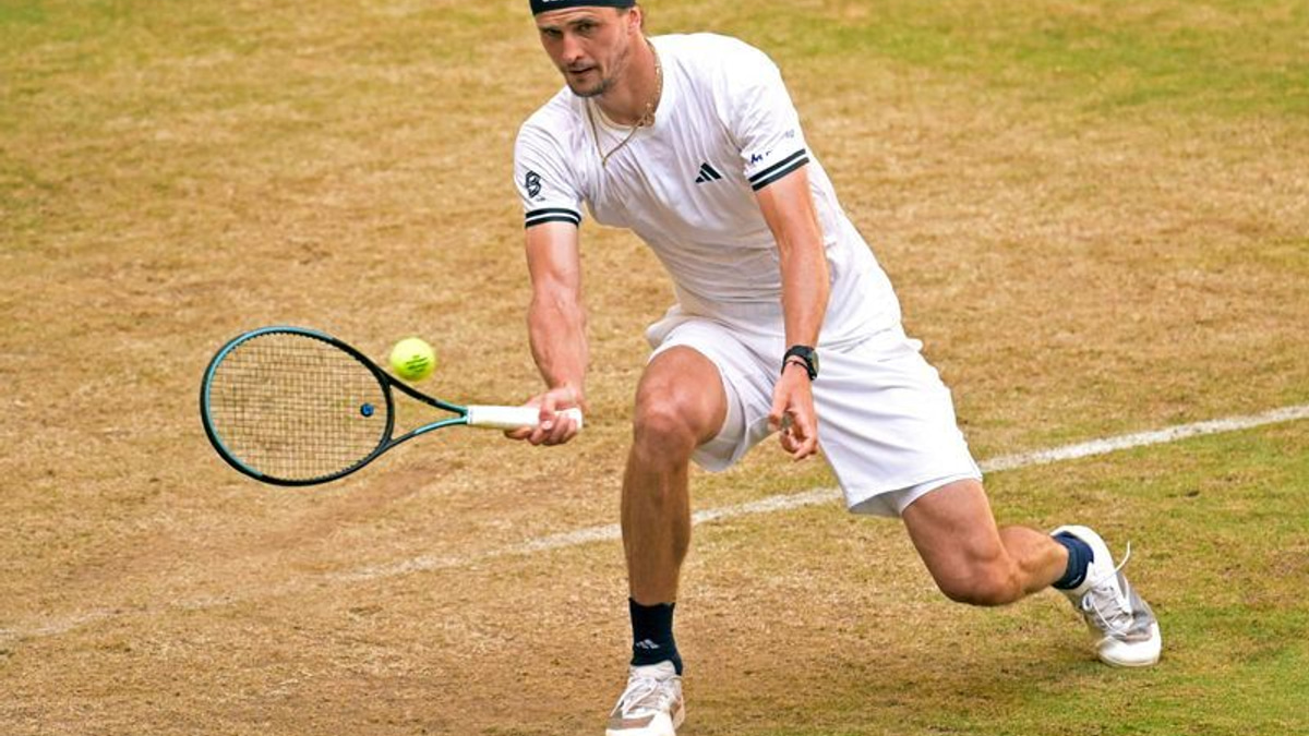 Zverev blames glucose sensor glitch for Halle loss to Fritz