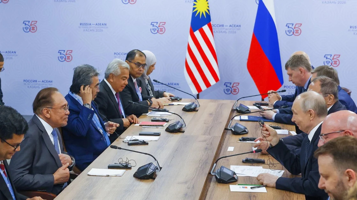 Anwar Thanks Putin for Russia's Support in Malaysia-Petronas Energy Partnership