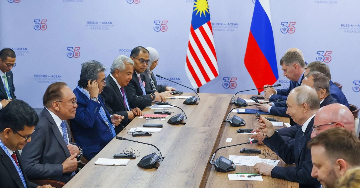 Anwar Thanks Putin for Russia's Support in Malaysia-Petronas Energy Partnership