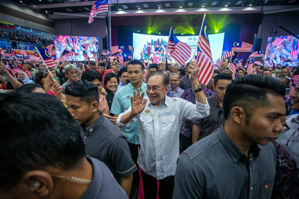PM Anwar Draws Clear Boundaries for Ministers' Campaign Activities