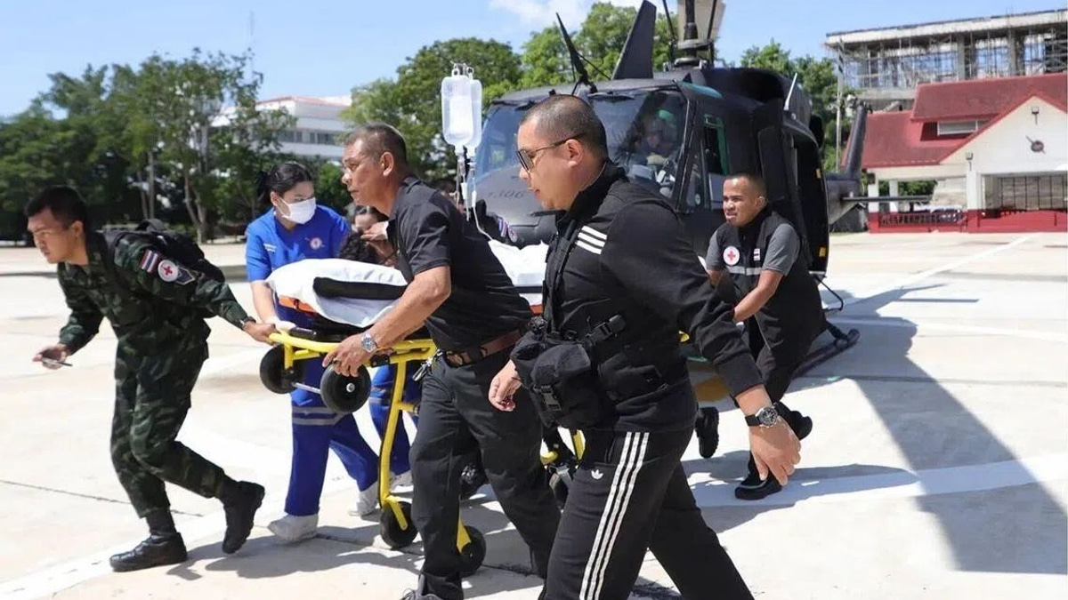Twin bomb attacks wound dozen Thai police officers in volatile southern provinces