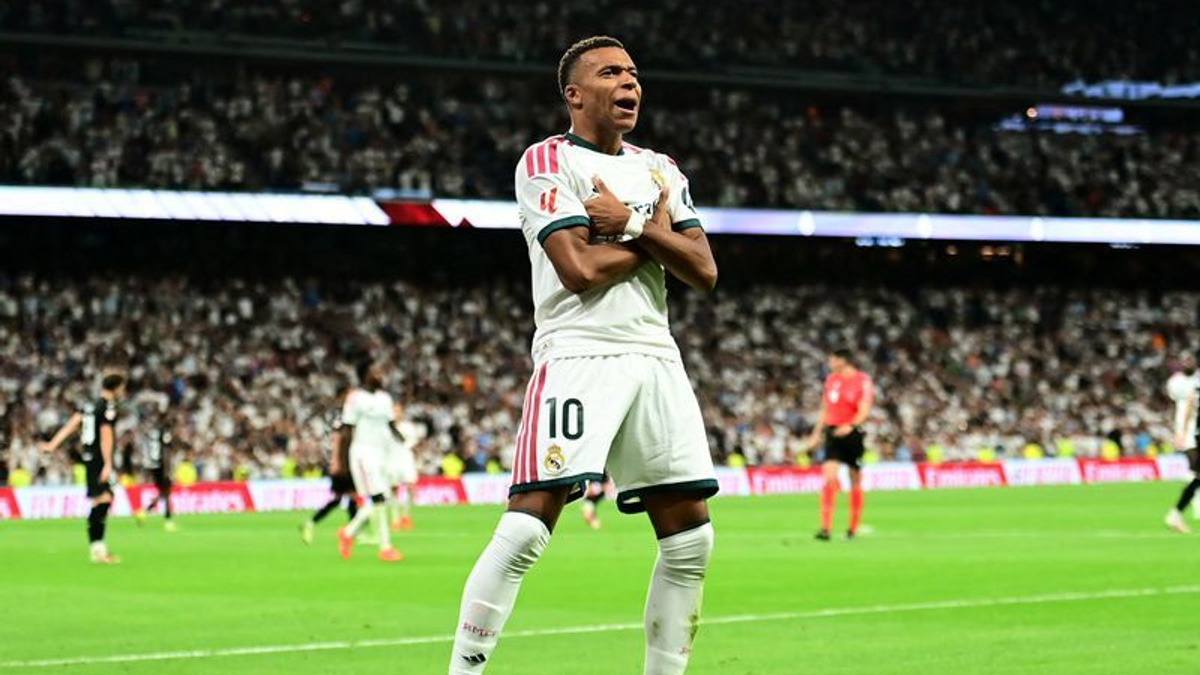 Mbappé's hat-trick powers Real Madrid past Real Sociedad as Mourinho makes triumphant Bernabéu return