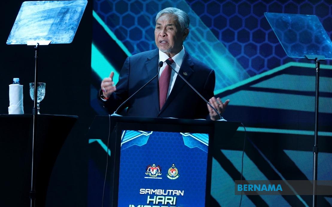 Barisan Nasional Commits to Unity Government Following UMNO Assembly Decision