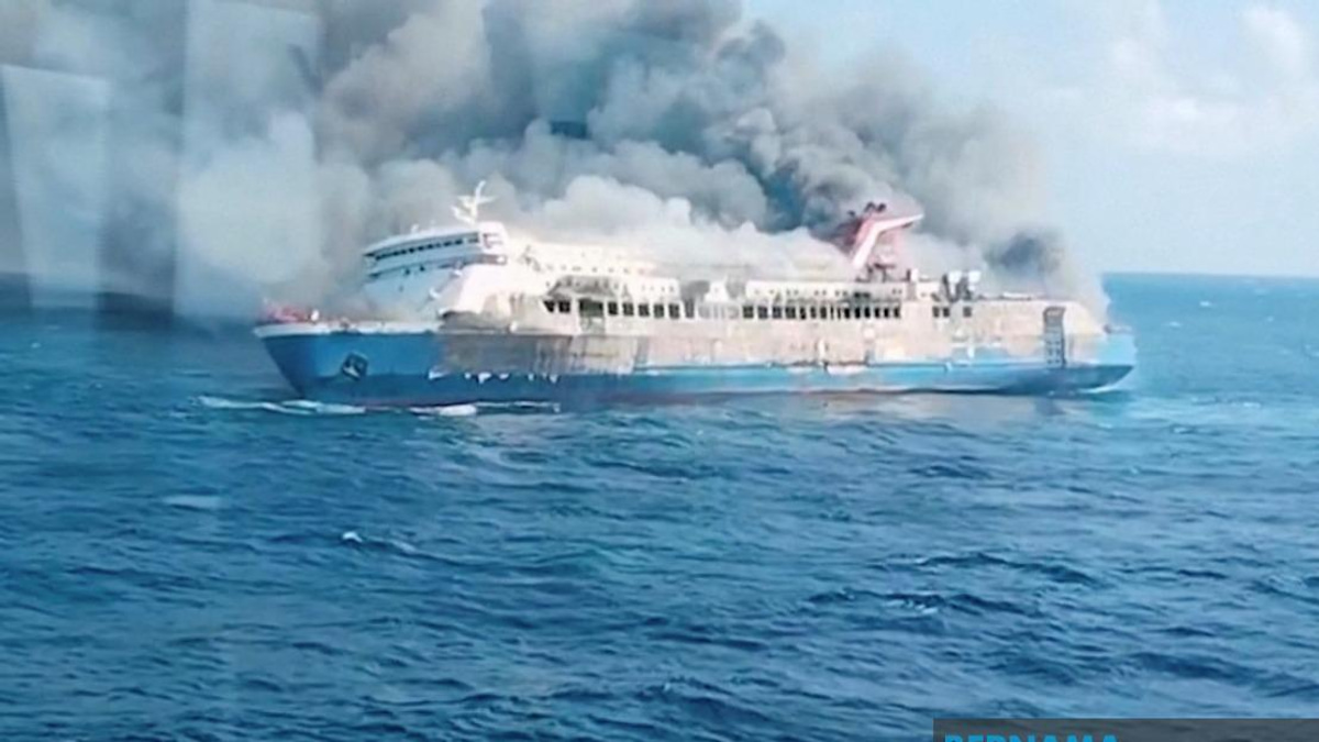 Five Dead, 41 Missing After Ferry Fire Off Madura; Major Maritime Rescue Operation Ongoing