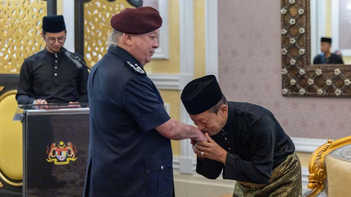 Yang di-Pertuan Agong Receives MACC Chief Commissioner in Formal Audience