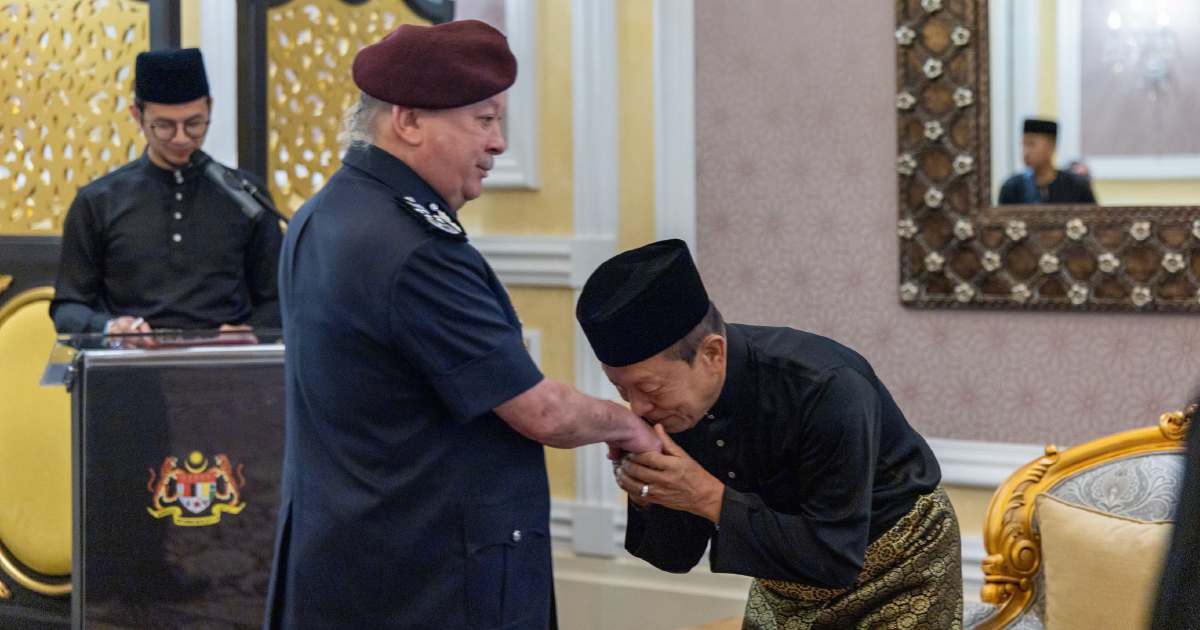 Yang di-Pertuan Agong Receives MACC Chief Commissioner in Formal Audience