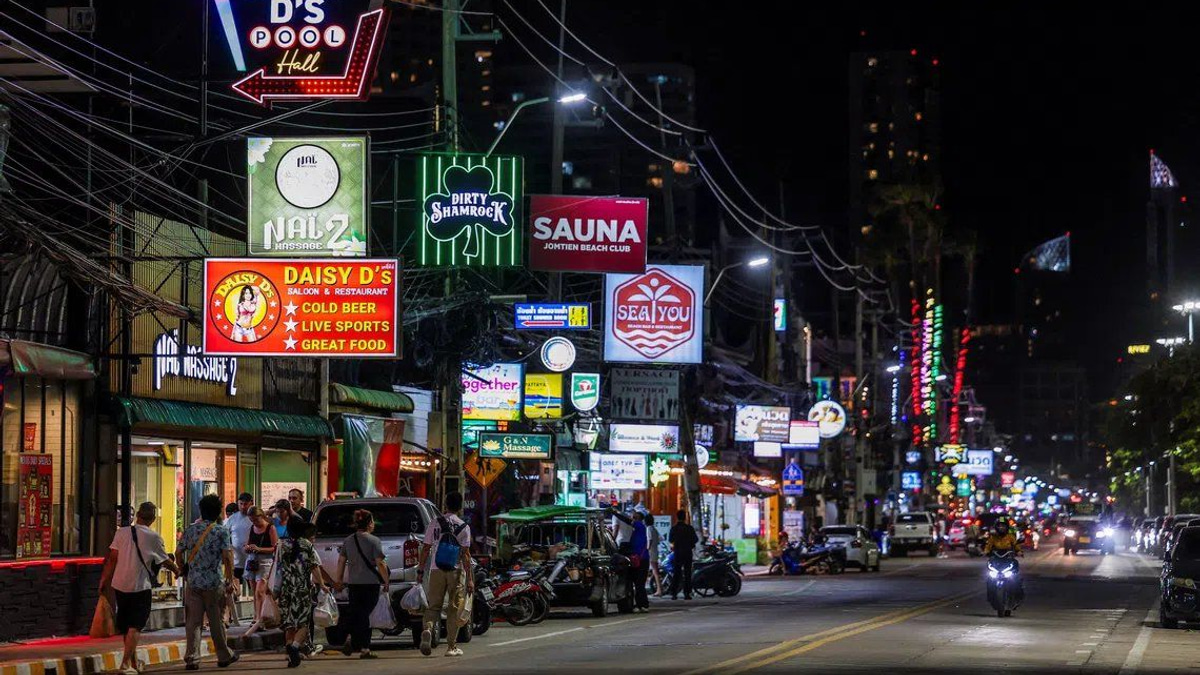 USS Abraham Lincoln's Thailand Port Call Stirs Economic Hope and Exploitation Concerns