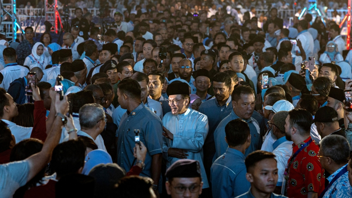 Anwar to Take University Act Repeal Plan to Cabinet Next Week