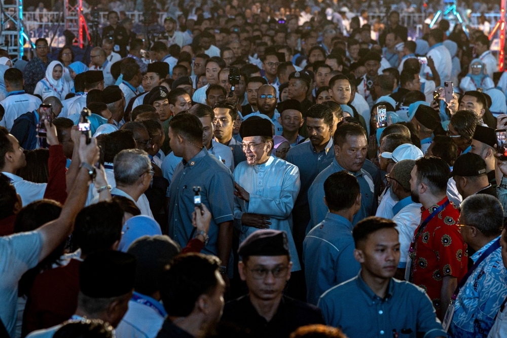 Anwar to Take University Act Repeal Plan to Cabinet Next Week