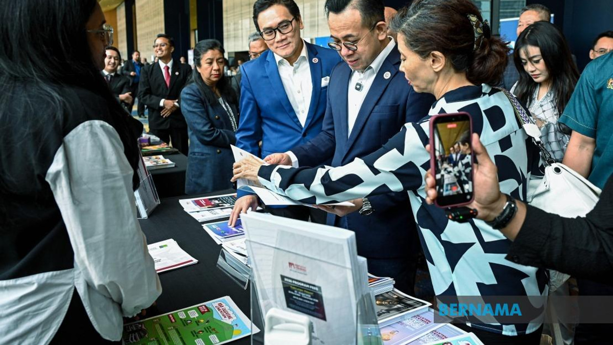 Malaysian Companies Must Pivot to Innovation and Quality, Minister Says