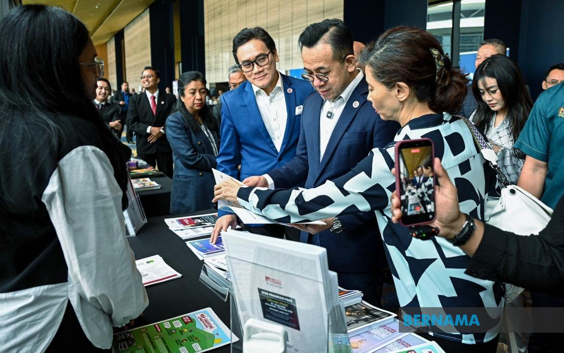 Malaysian Companies Must Pivot to Innovation and Quality, Minister Says
