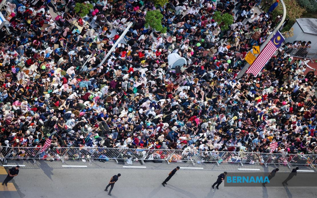 Early Arrivals Camp Out At Dataran Putrajaya For Prime Spots At Malaysia's 69th National Day