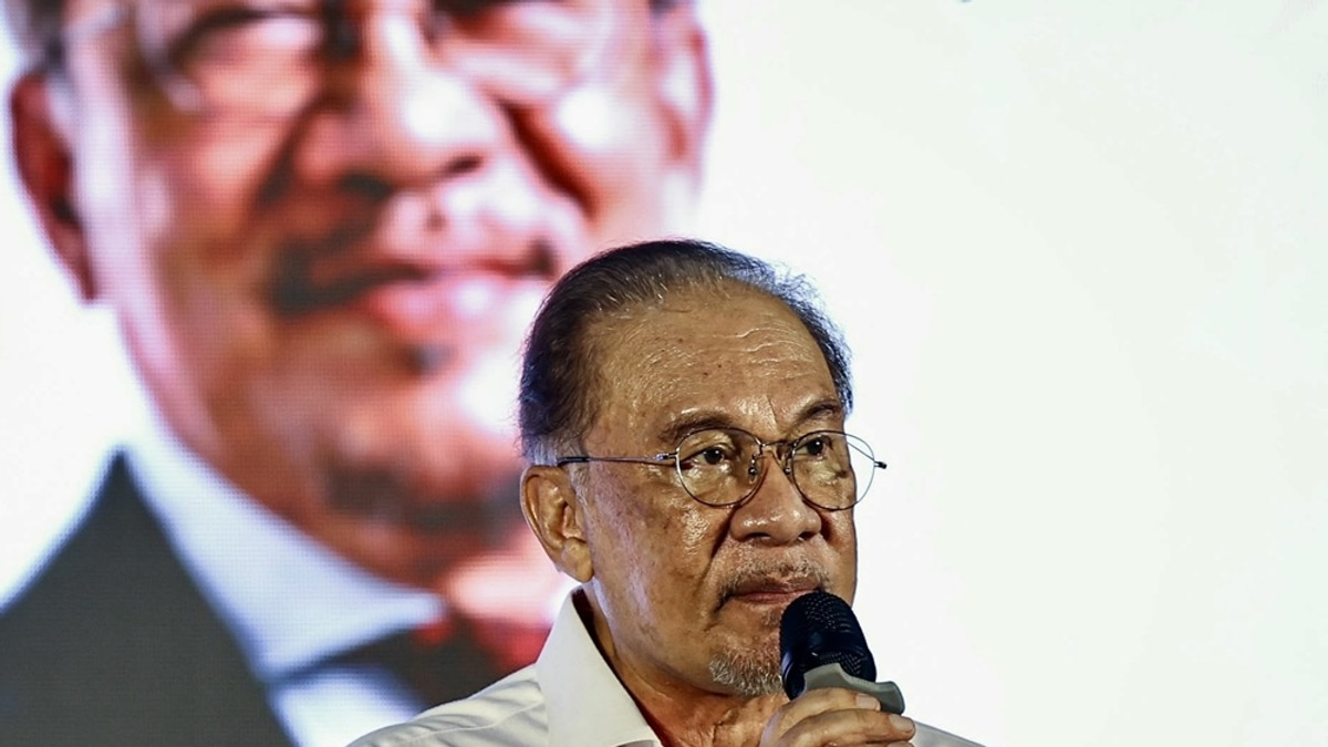 Anwar Awaits Full Briefing on Melaka DAP Crisis as Pakatan Leadership Signals Swift Action