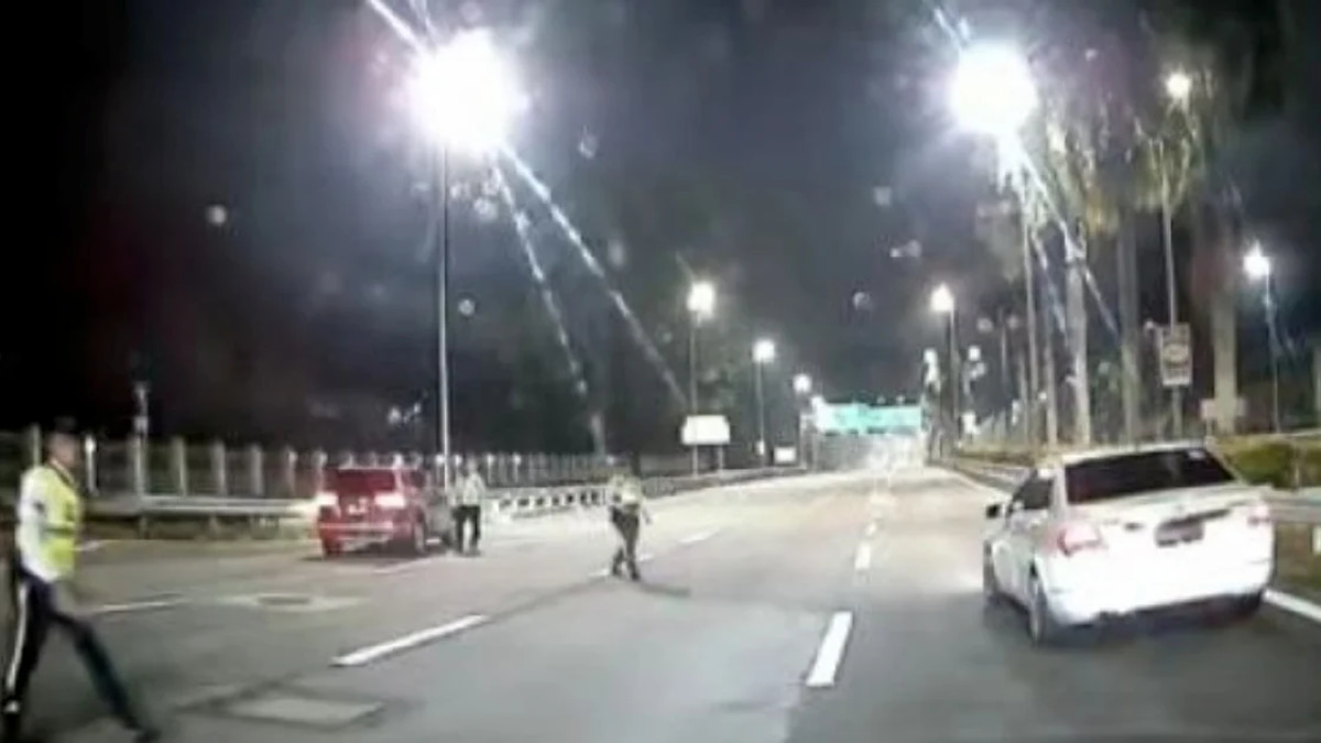 Young Driver Arrested After Crashing Through Police Checkpoint on Sprint Expressway