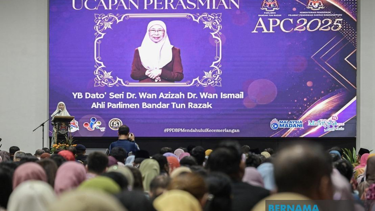 Nation's Progress Rooted in Developing Ethical, Knowledgeable Citizens, Says Dr Wan Azizah