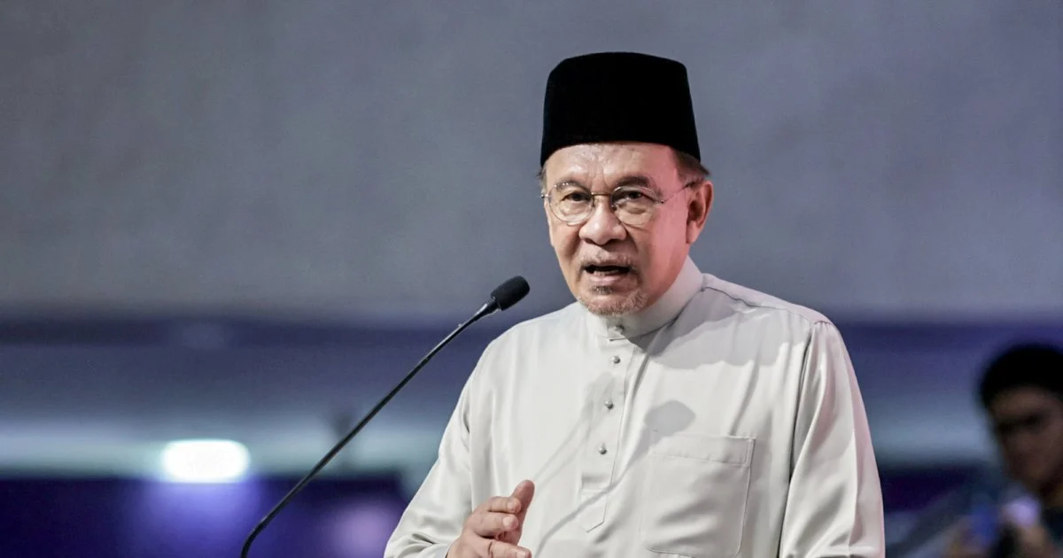 Tunku Mahkota of Johor Receives Prime Minister in Cordial Meeting