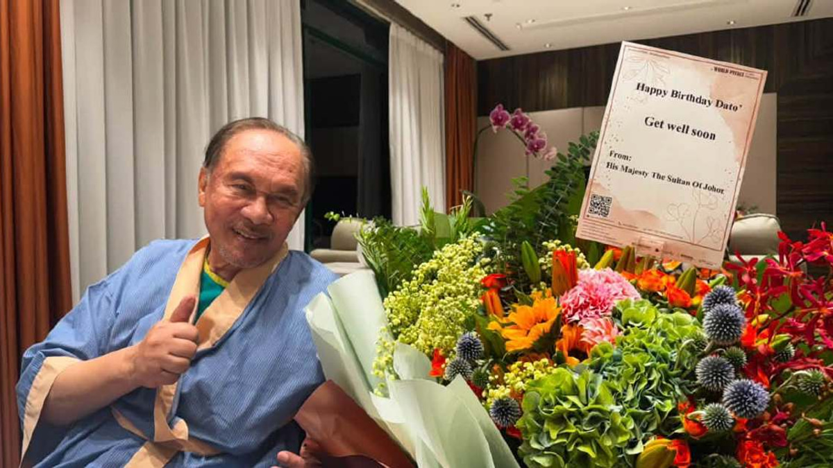 PM Anwar Expresses Gratitude to Royal Couple for Birthday Wishes and Well-Wishes