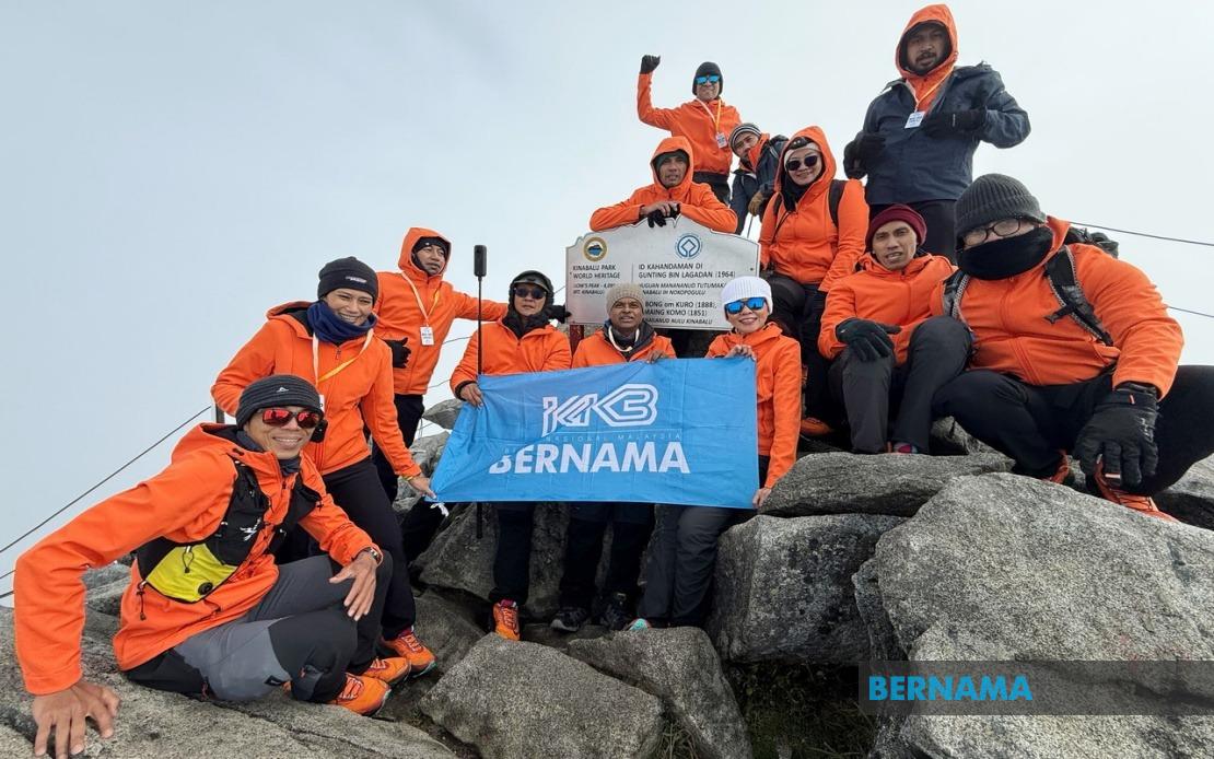 Bernama Journalists Summit Mount Kinabalu for HAWANA 2026, Pursuing Two National Records