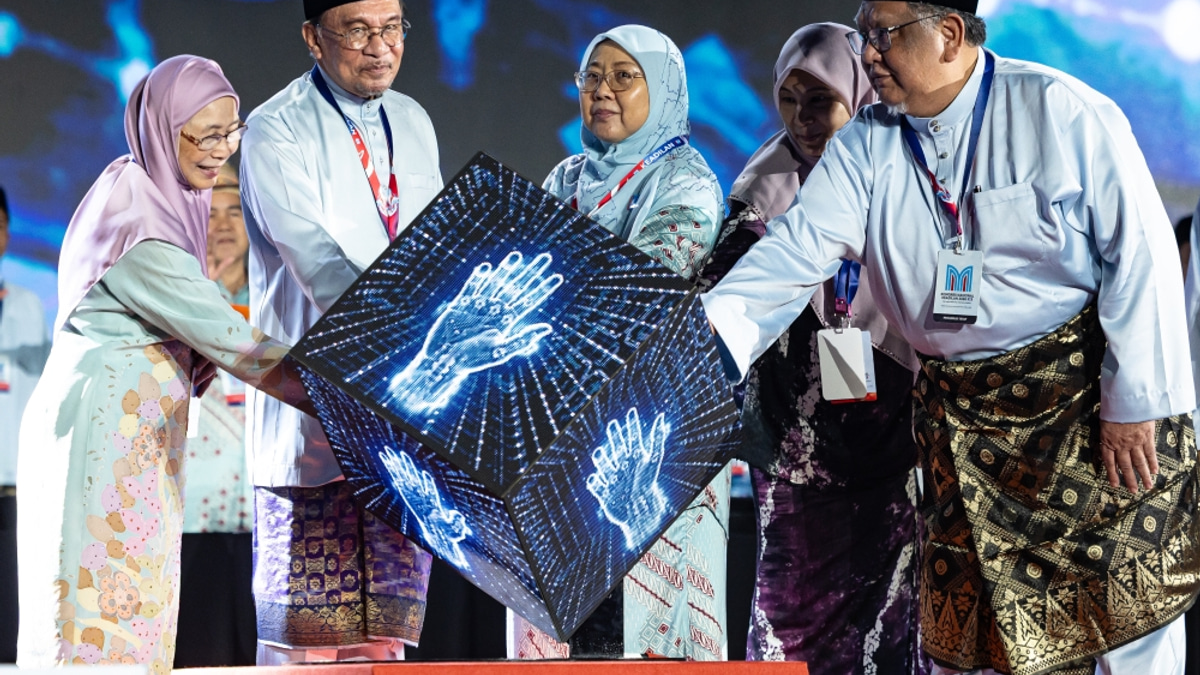 Anwar Defends Budget Allocations for East Malaysia and Opposition States Under Madani Administration