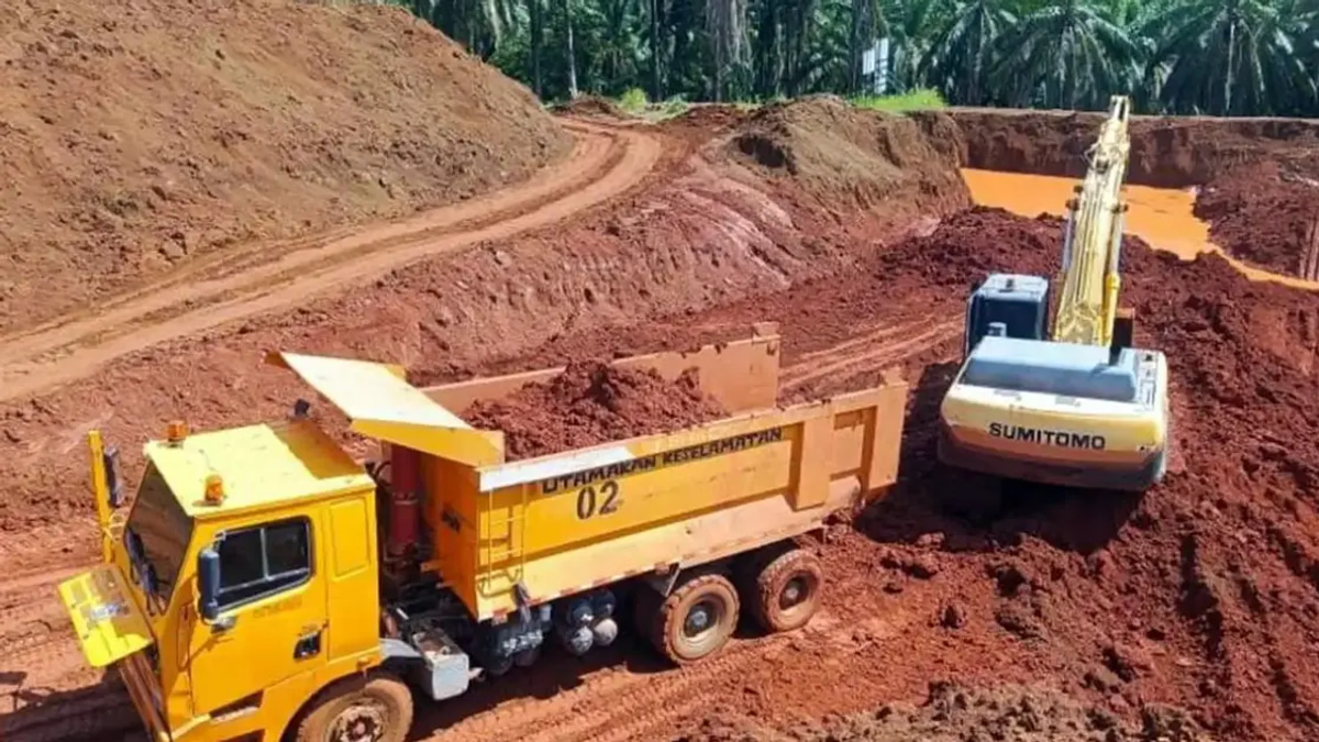 Nine arrested and RM3.75 million in assets seized in major bauxite mining crackdown at Felda plantation