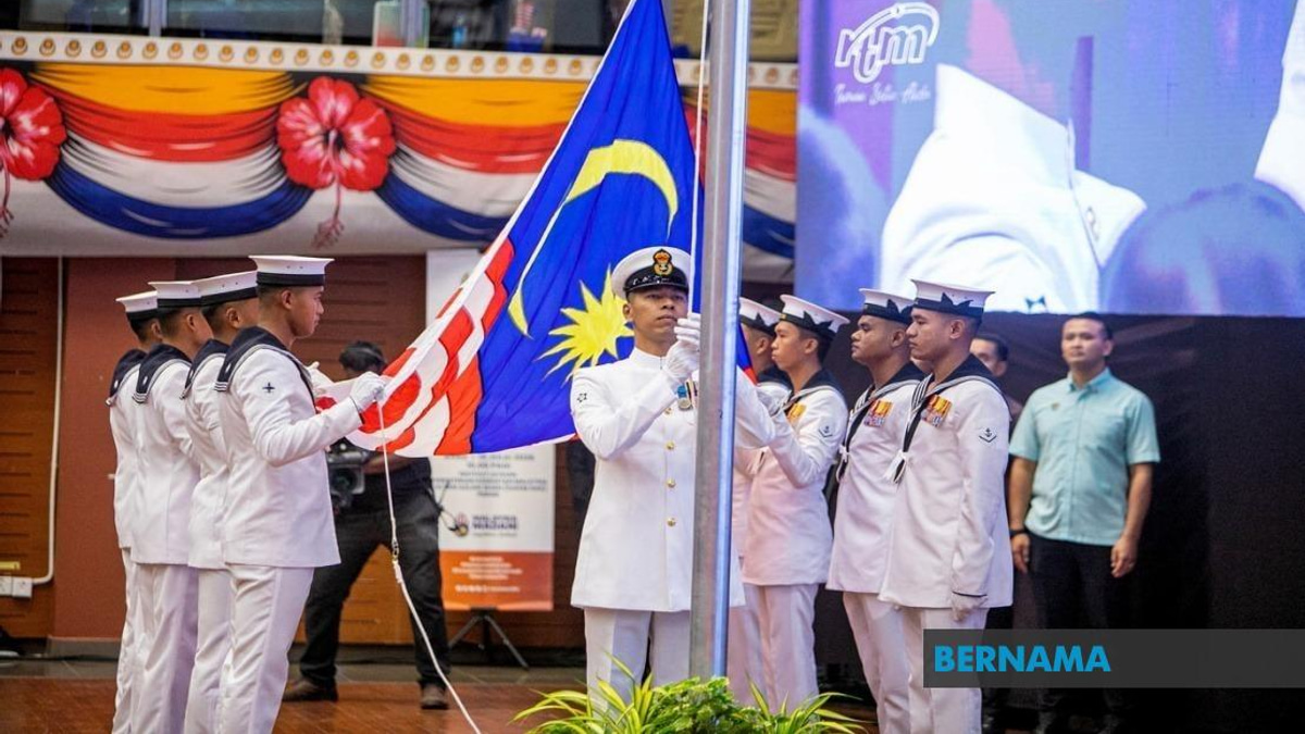 National Flag Raising Ceremony Marks Return of Malaysia's Annual Patriotic Campaign