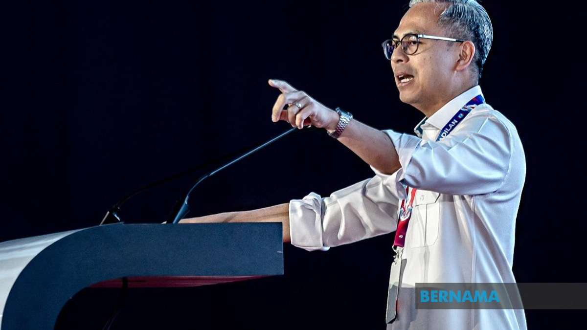 Malaysians Show Growing Respect for National Flag Details, Says Fahmi