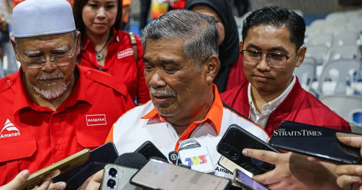Amanah's Mohamad Sabu Warns Voters Against Following PAS Political Directives, Citing Inconsistency