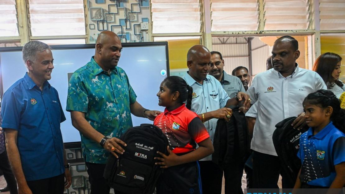 Malaysia Must Prioritise Local Workers Before Hiring Foreigners, Says HR Minister Ramanan