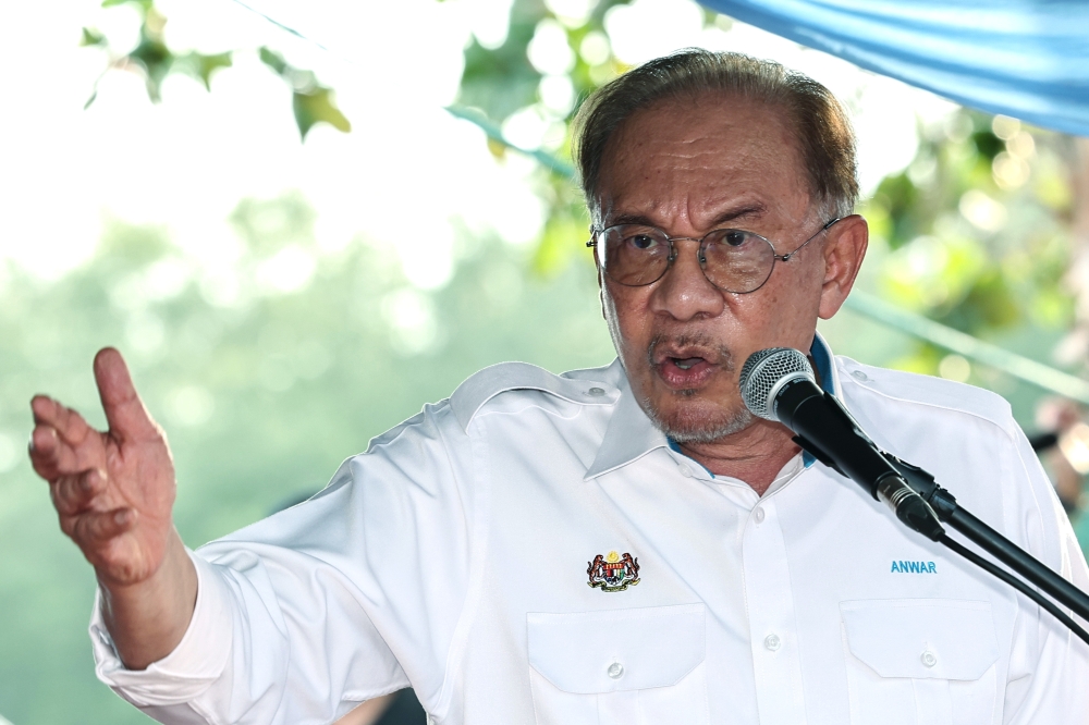 Anwar Defends Economic Record, Highlights Fuel Price Competitiveness in Regional Context
