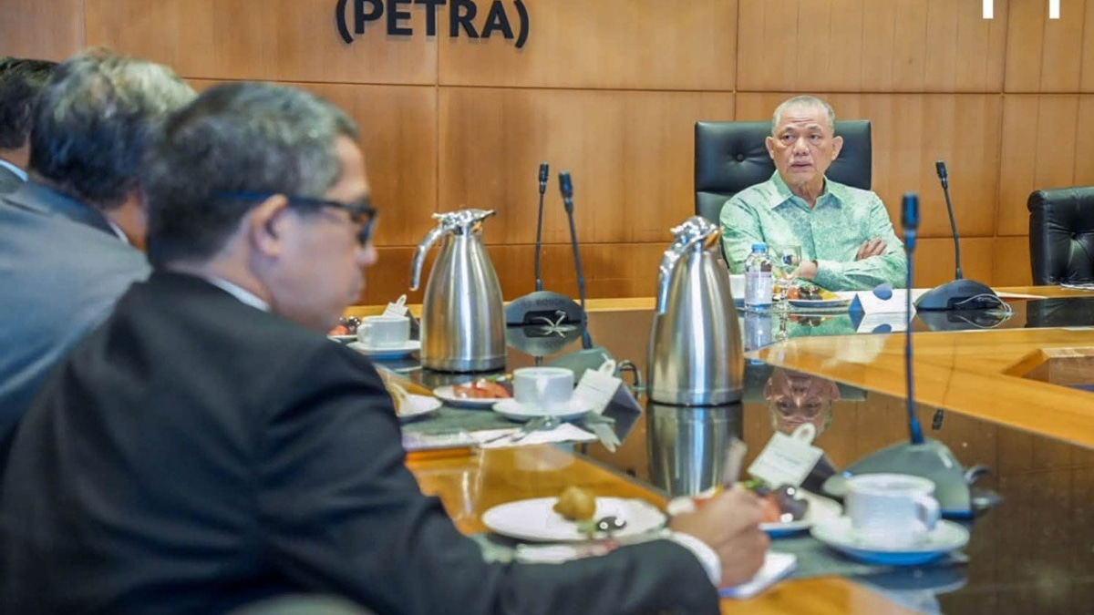 Fadillah Urges Malaysian Envoys to Seize Strategic Partnerships Abroad