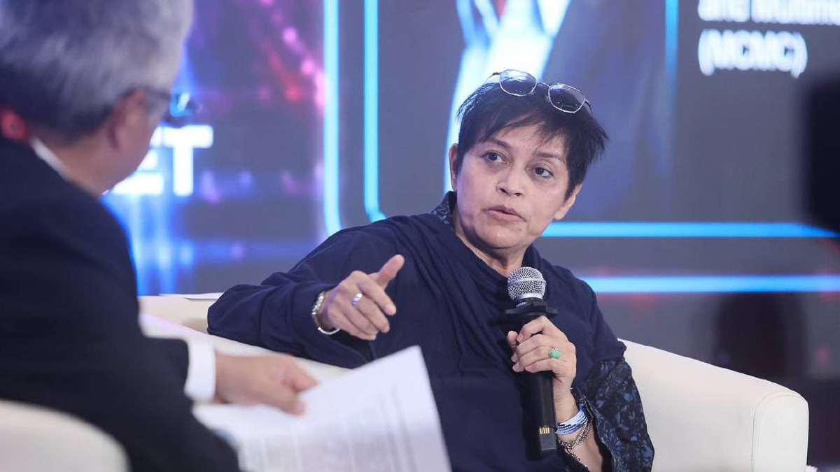 MCMC Must Safeguard Fair Digital Environment During Elections, Says Azalina