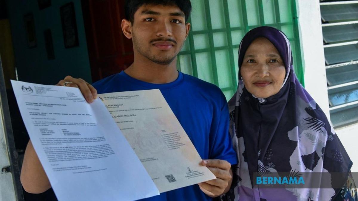 MARA Steps In To Fund Medical Dreams Of Orphaned Student From Kelantan