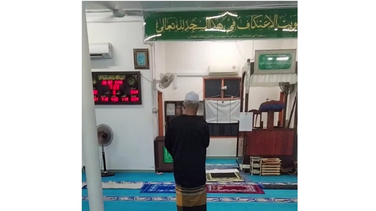 Mersing Mosque Gains Unexpected Attention Over Low Congregational Numbers
