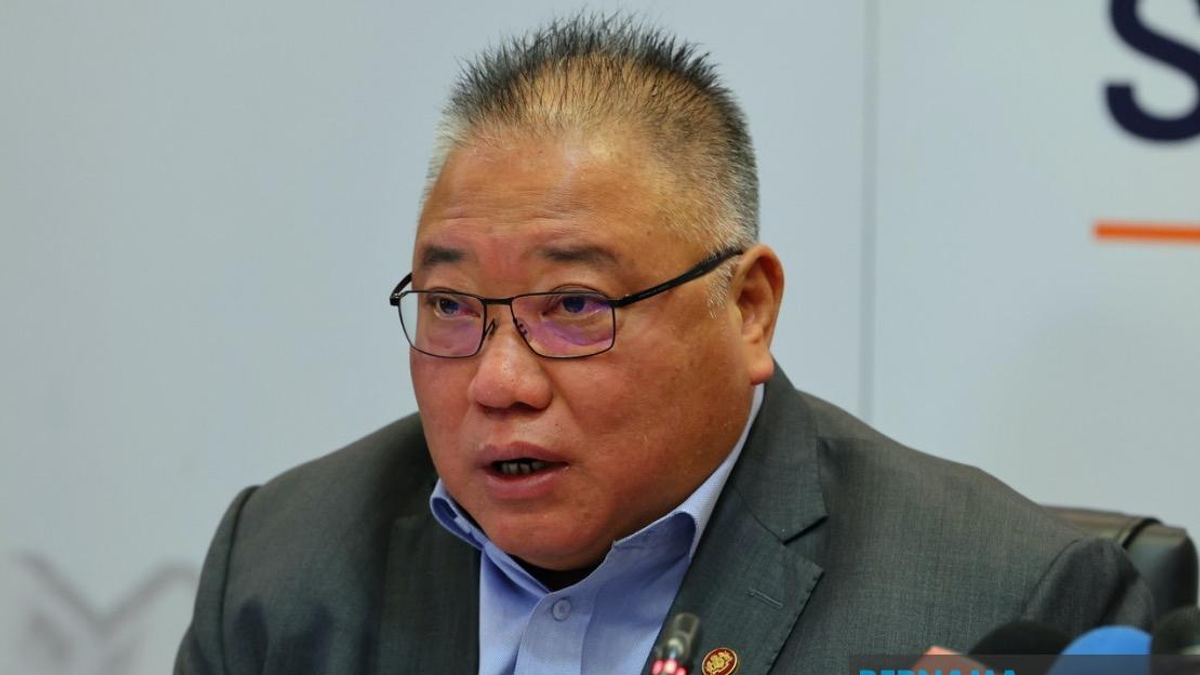 Malaysia Must Tighten Aviation Security After Pilot's Drug Arrest, Says Minister Tiong