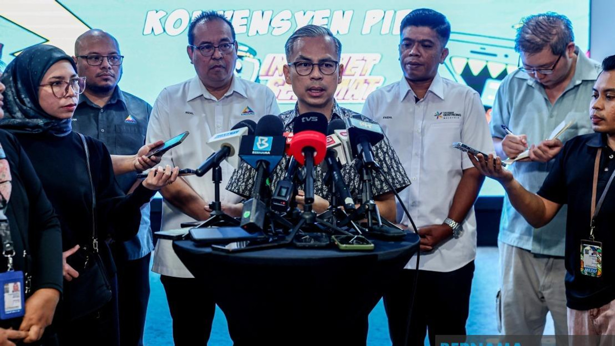 Parents Must Monitor Children's AI Use, Warns Fahmi Fadzil