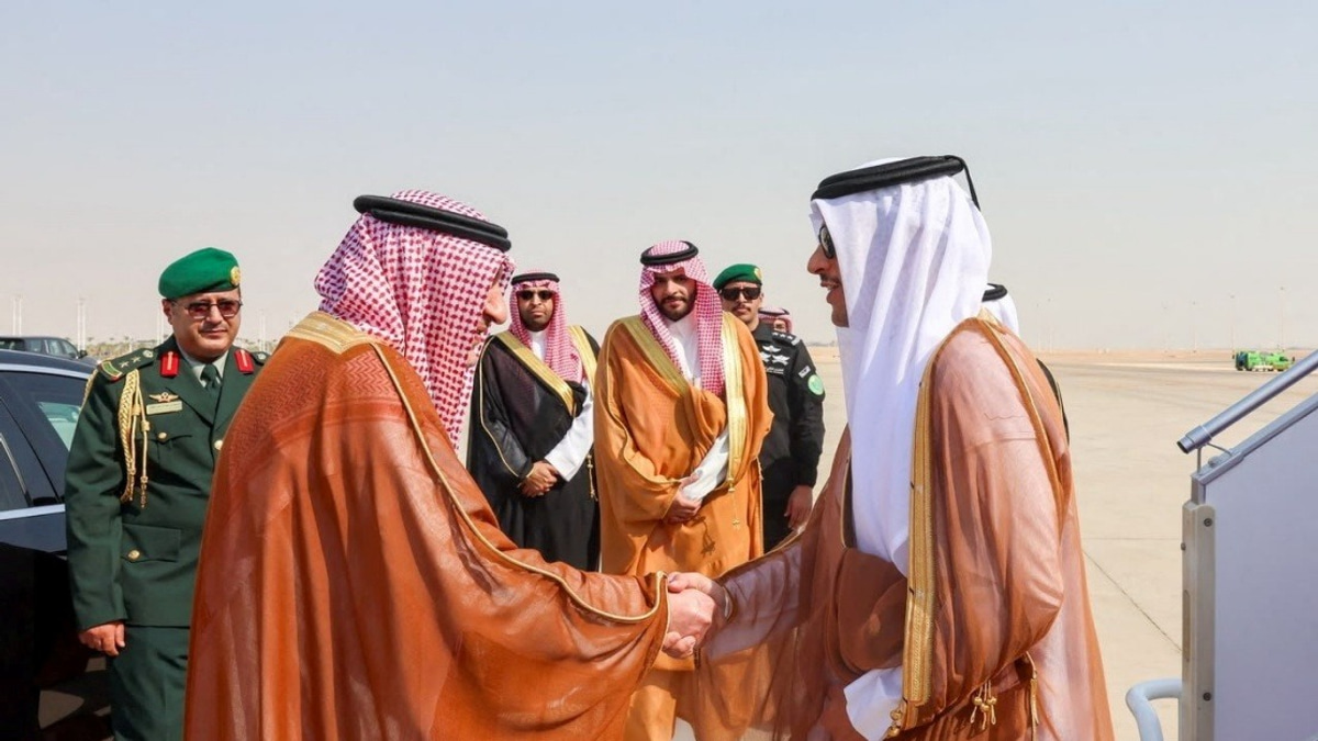Qatar's Premier Visits Saudi Arabia to Address Regional Security Challenges