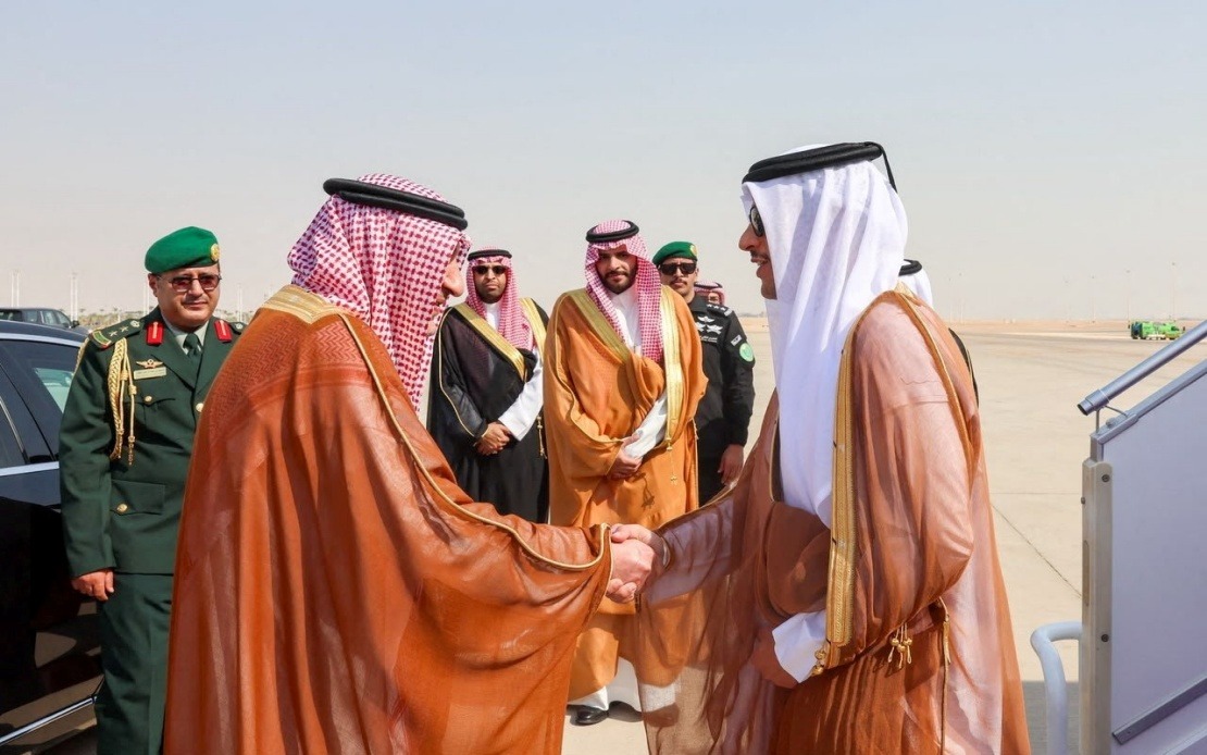 Qatar's Premier Visits Saudi Arabia to Address Regional Security Challenges
