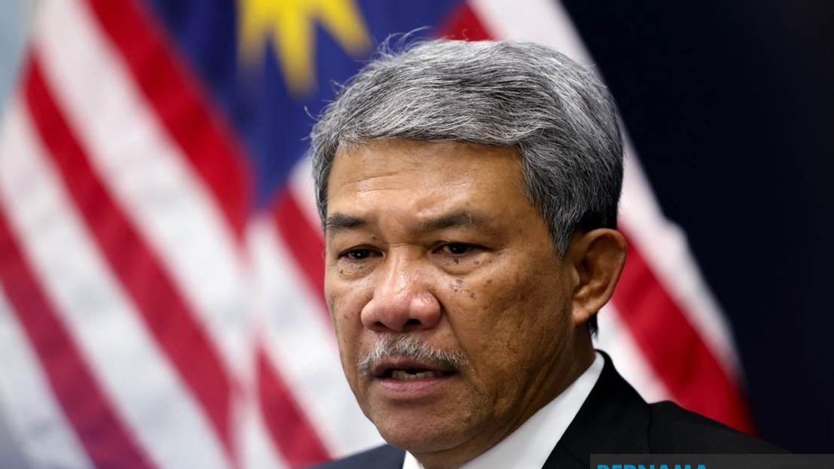 Foreign Minister Mohamad In Manila For 59th ASEAN Foreign Ministers' Meeting