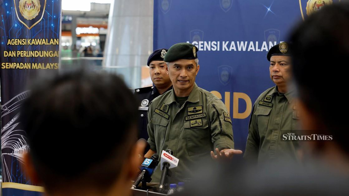 Malaysia Airlines Pilot's Baggage Screening Handled by AVSEC, Not MCBA, Clarifies Shuhaily
