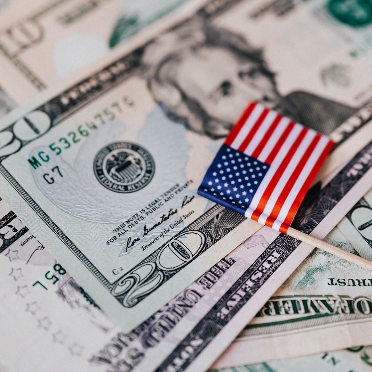 Dollar Slumps on Weak Jobs Data as Fed Rate-Hike Bets Cool