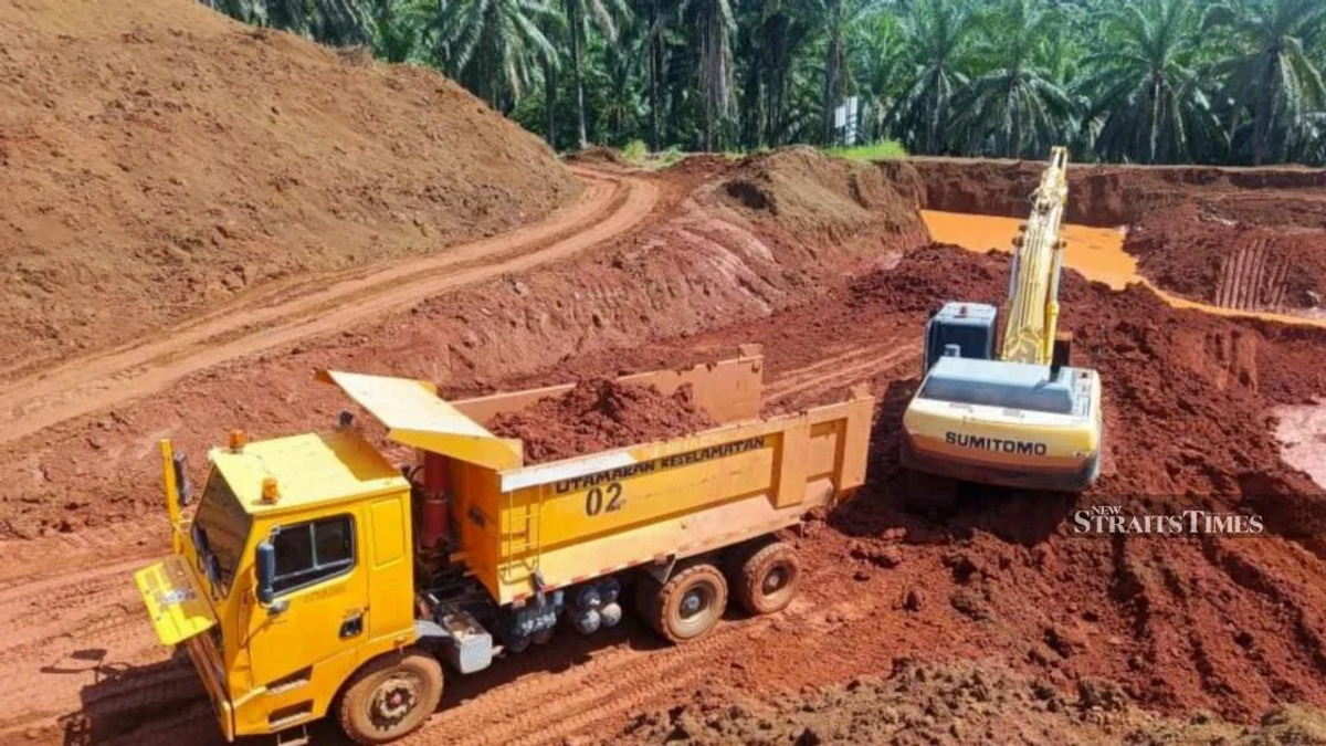 Two detained over illegal silica sand operation in Terengganu; equipment seized