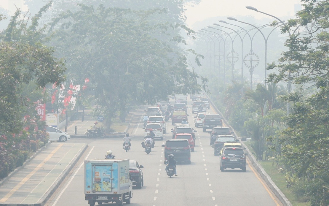 Indonesia's Air Pollution Crisis Reaches Hazardous Levels as Forest Fires Ravage Seven Provinces