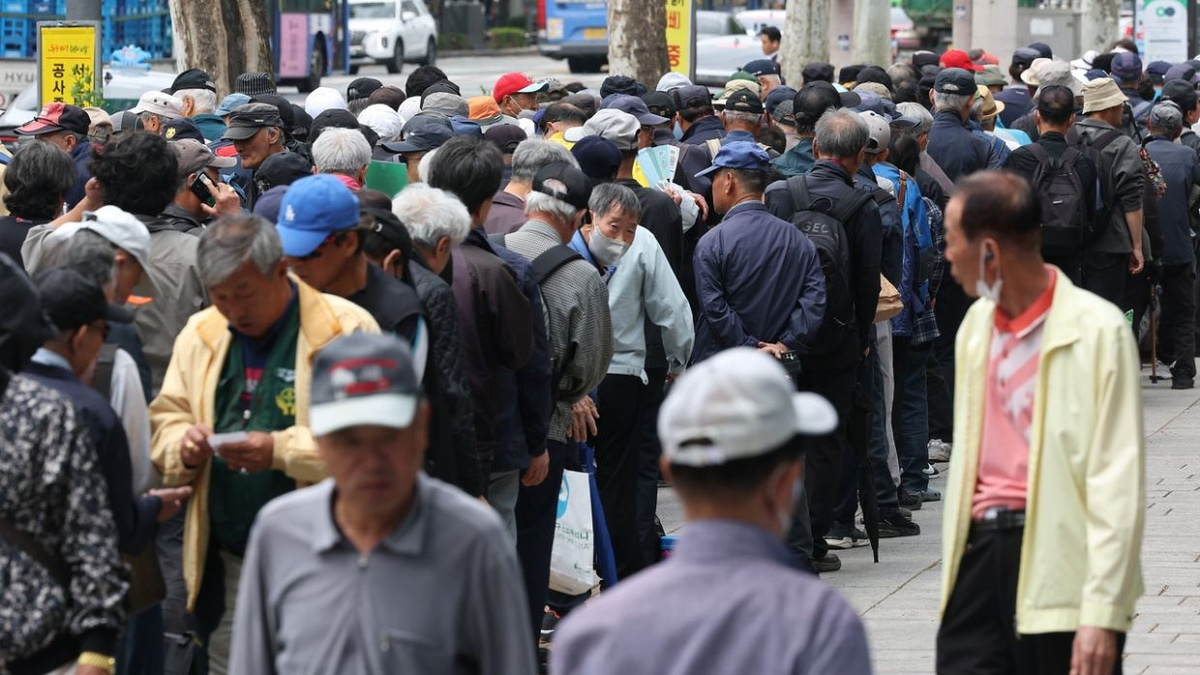 Seoul's Dilemma: Can the City Shoulder Yet Another Senior Transportation Subsidy?