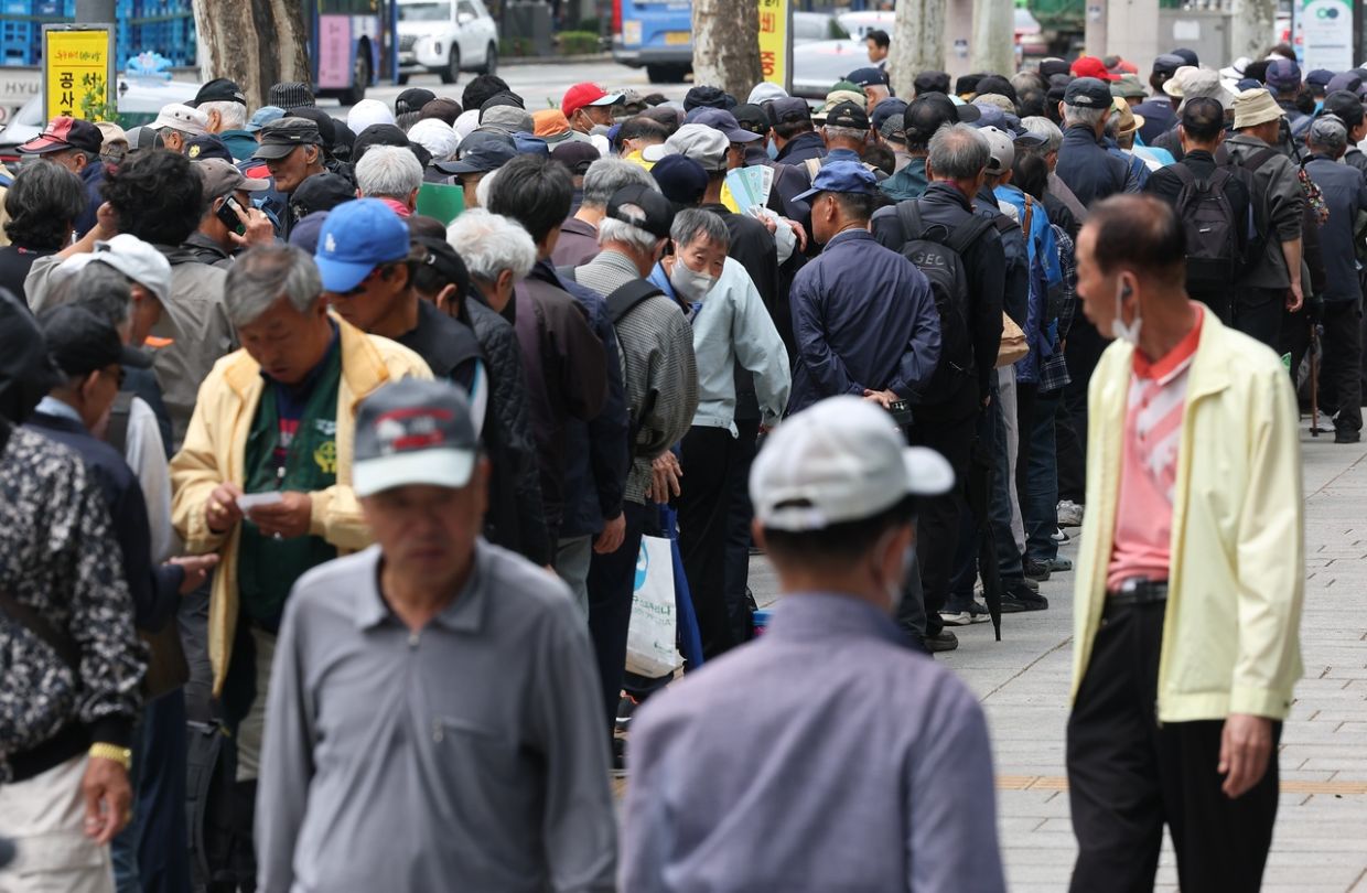Seoul's Dilemma: Can the City Shoulder Yet Another Senior Transportation Subsidy?