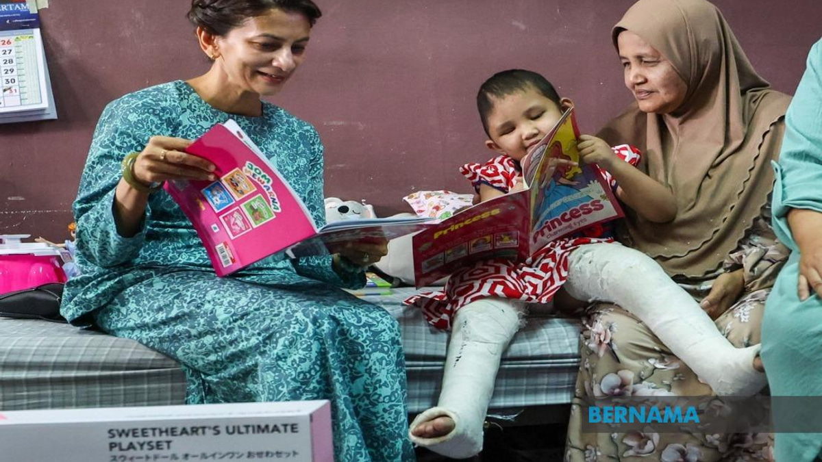 Three-Year-Old Aulia Sofia Shows Remarkable Recovery After Devastating Family Crash